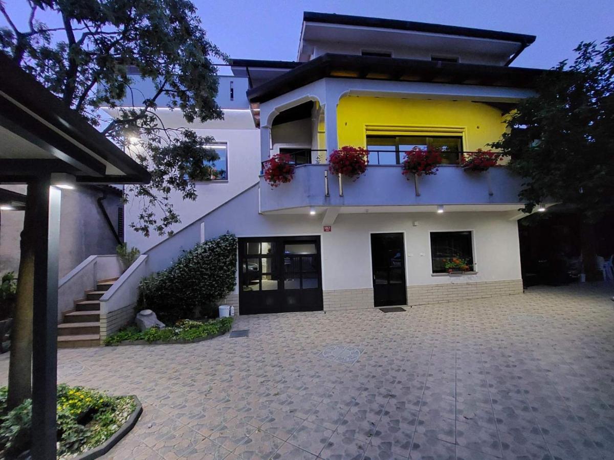 Apartma Mimi Dekani Екстер'єр фото